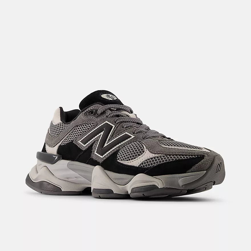 NB 9060 zwart Castlerock V2