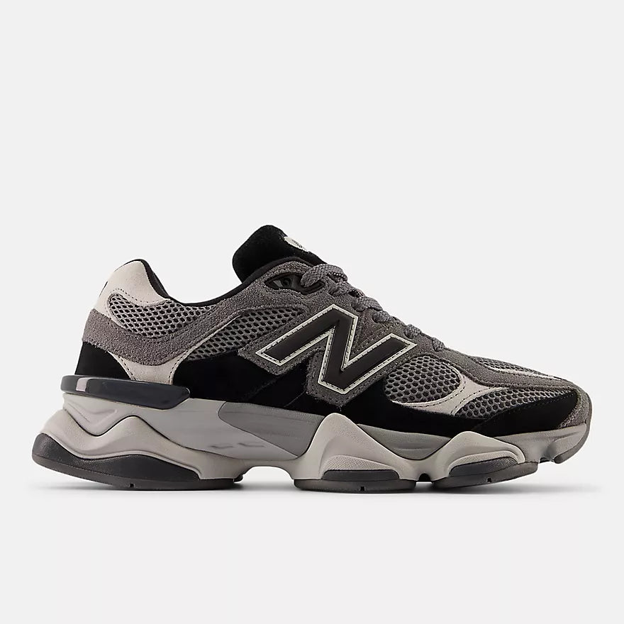 NB 9060 zwart Castlerock V2